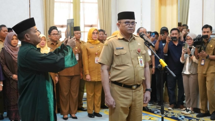 Lantik Sekda Definitif, Wali Kota Robinsar Tekankan ASN Cilegon Harus Bersatu Tanpa Sekat Kelompok
