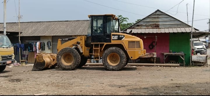 Alat berat loader hibah dari PT Jagat untuk DLH Kota Cilegon