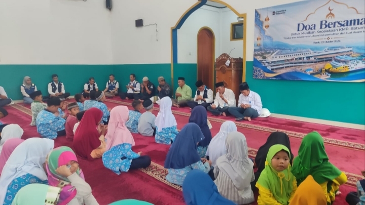 ASDP Gelar Doa Bersama untuk Kelancaran Evakuasi KMP Batumandi, Santuni 40 Anak Yatim Piatu